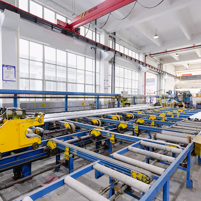 Atelier de extrudare - masina de presare 1450T